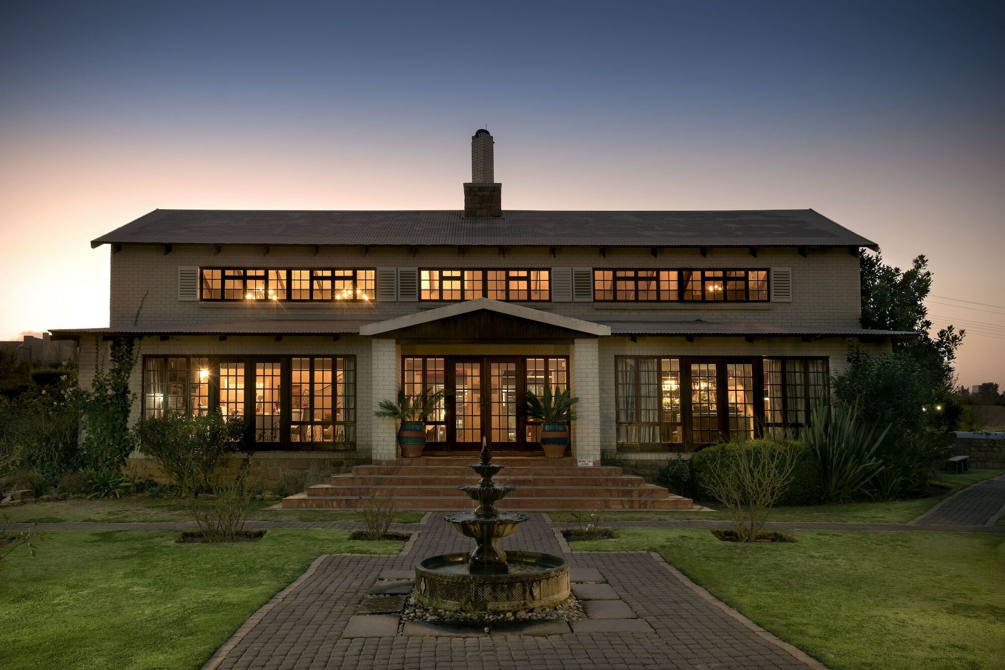 The Highlander Hotel Dullstroom Exterior photo